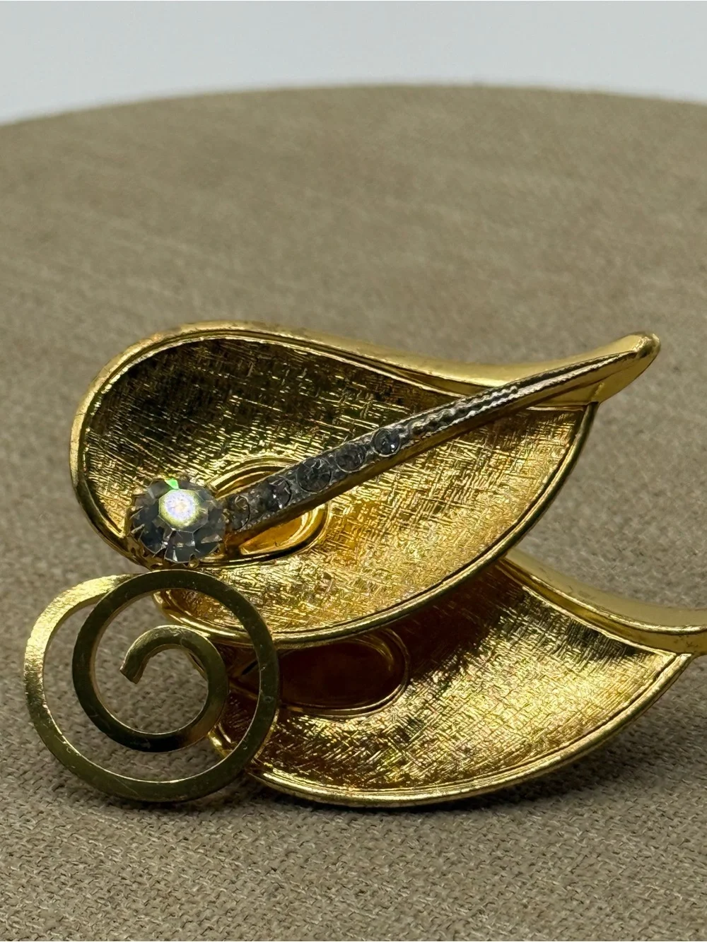 N/A elegant gold